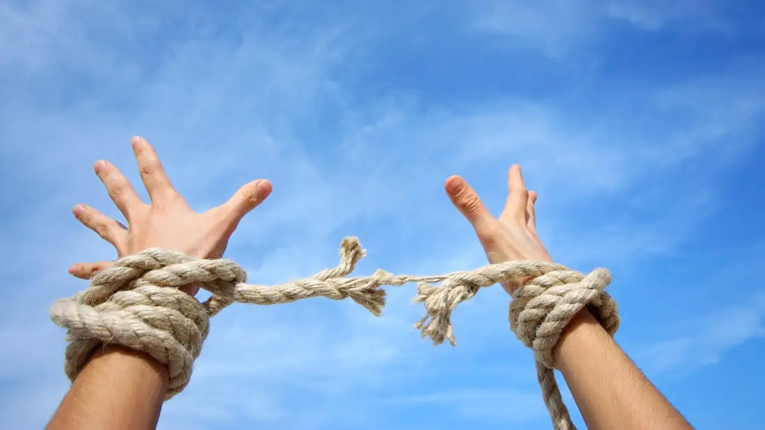 آزادی مشروط چیست و شامل چه کسانی می شود؟ | 4 آذر 1404